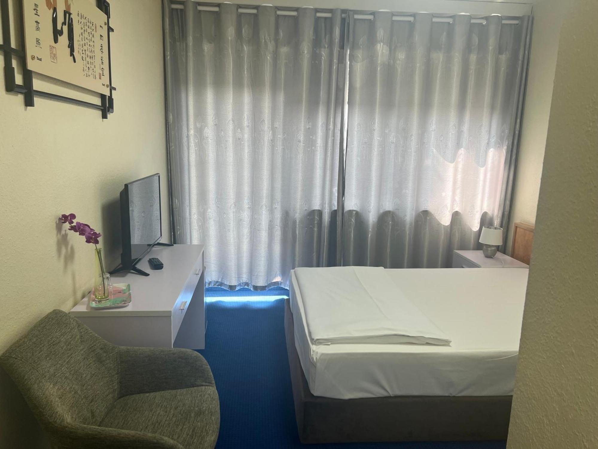 Hotel Am Flughafen โคโลญ ภายนอก รูปภาพ