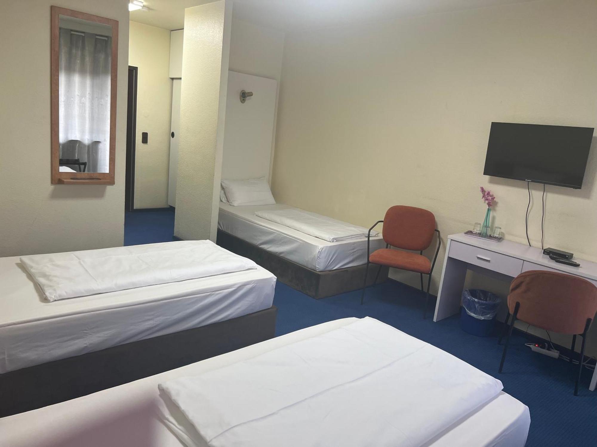 Hotel Am Flughafen โคโลญ ภายนอก รูปภาพ