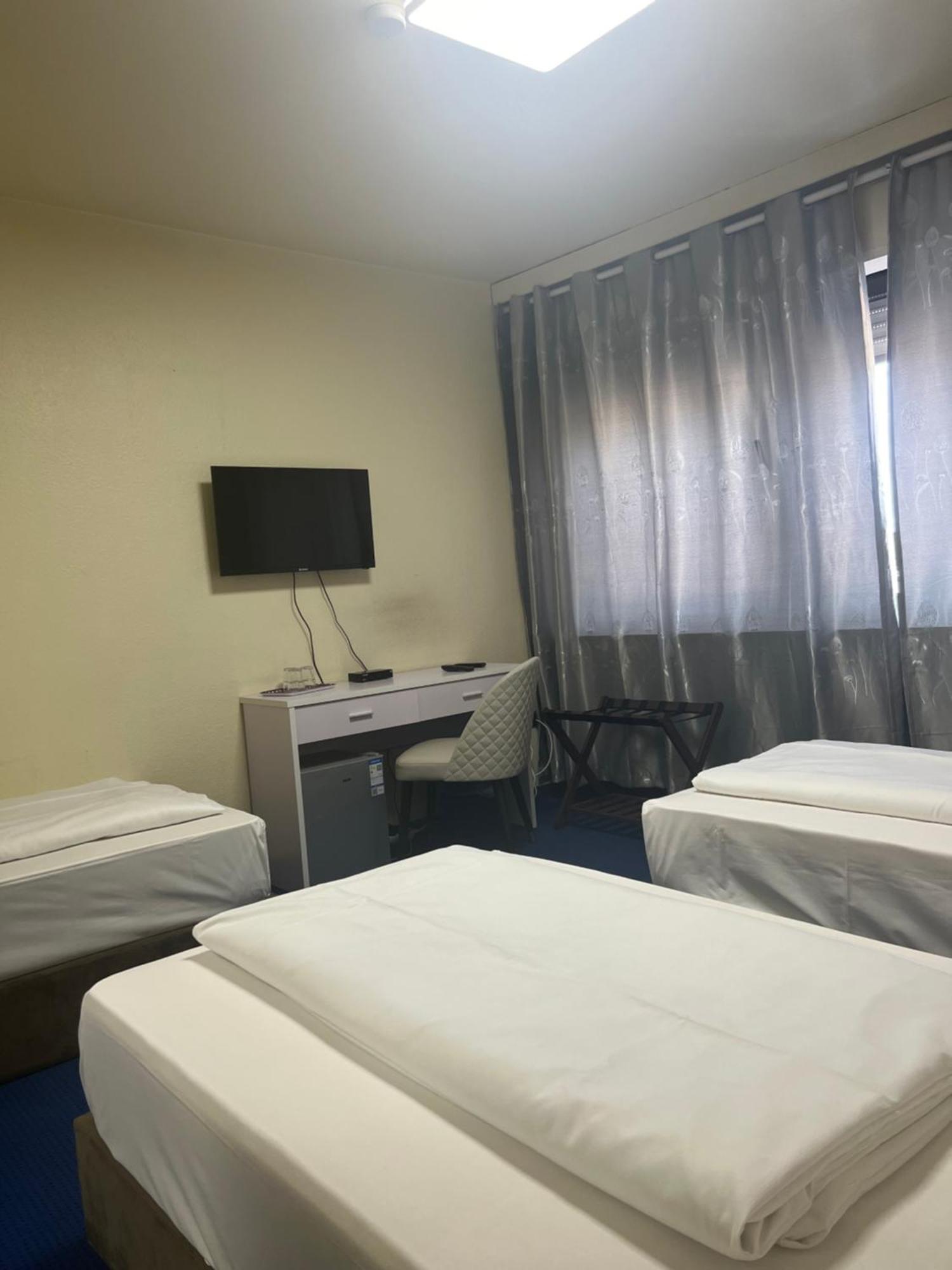 Hotel Am Flughafen โคโลญ ภายนอก รูปภาพ