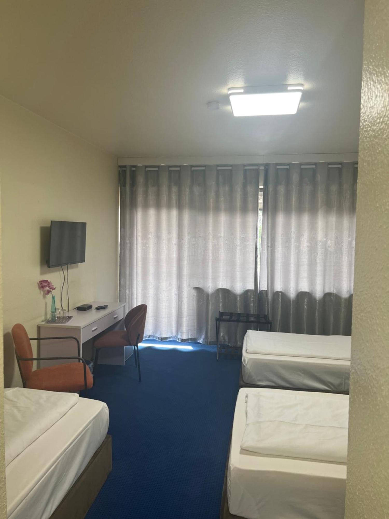 Hotel Am Flughafen โคโลญ ภายนอก รูปภาพ