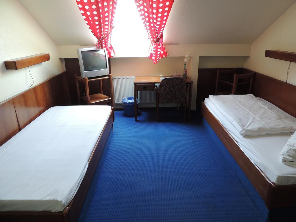 Hotel Am Flughafen โคโลญ ภายนอก รูปภาพ